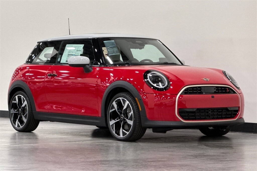 2025 Mini Cooper 2 Door Hardtop Iconic photo 2