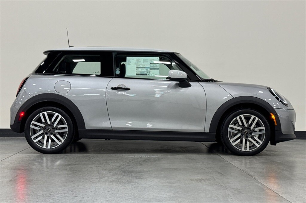 2025 Mini Cooper 2 Door Hardtop Signature photo 4