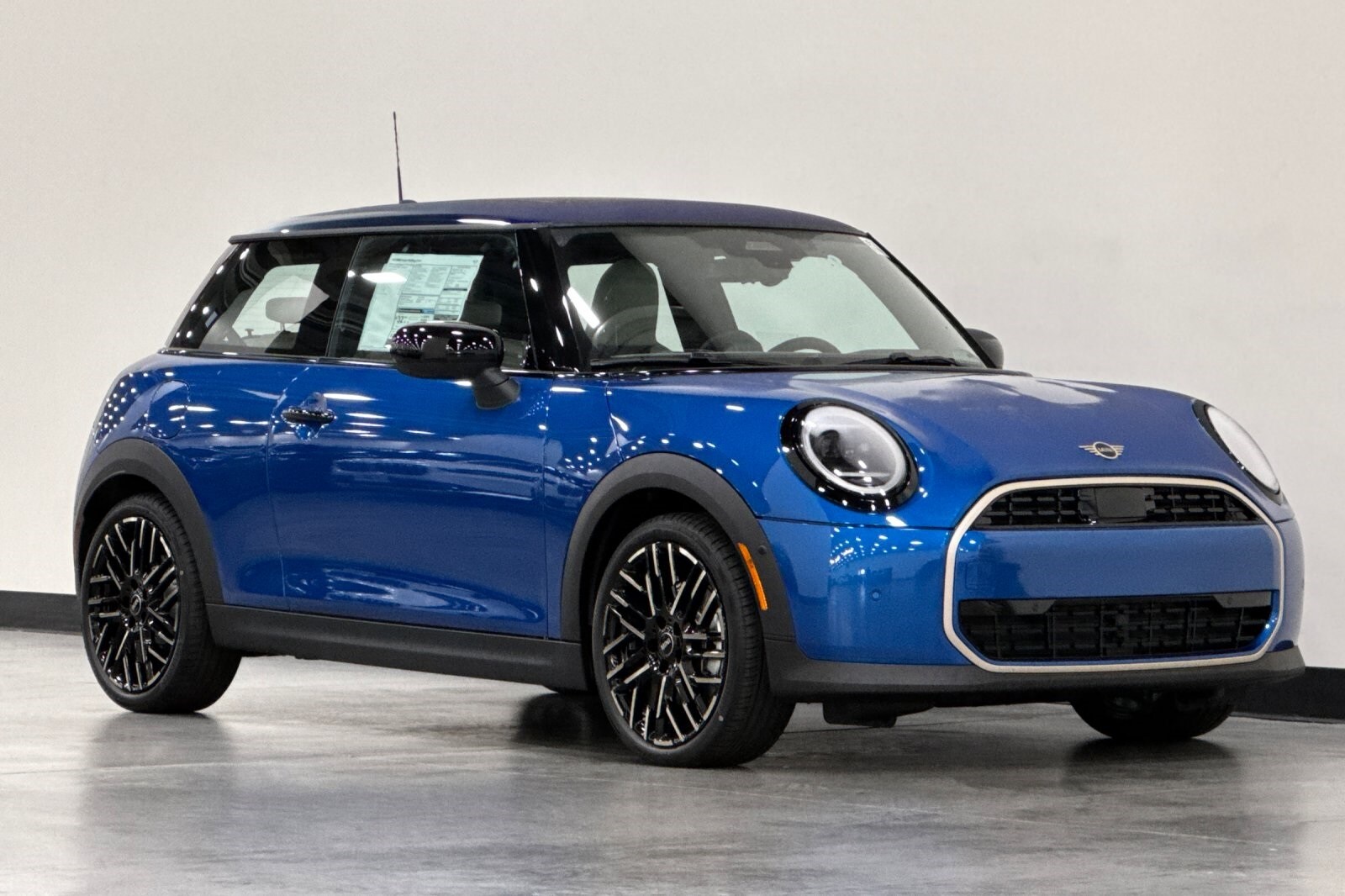 2025 Mini Cooper 2 Door Hardtop Signature photo 2