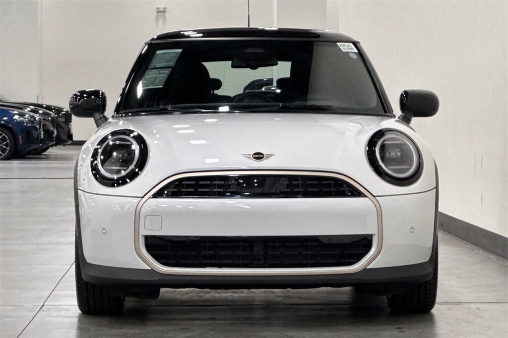2025 Mini Cooper 2 Door Hardtop Signature photo 3
