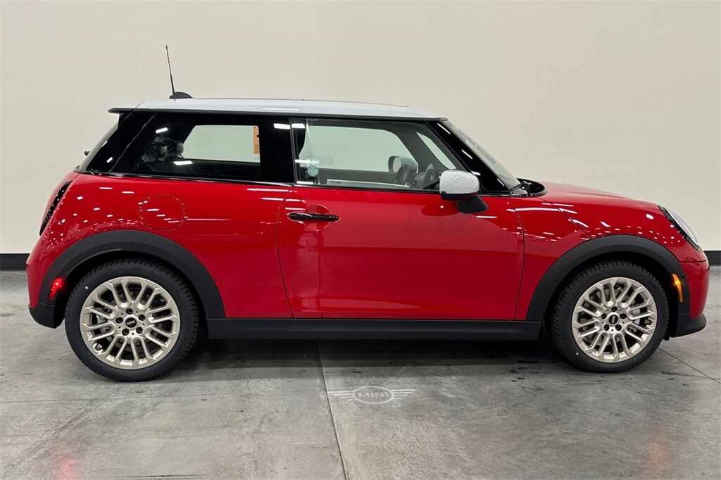 2025 Mini Cooper 2 Door Hardtop Signature photo 4