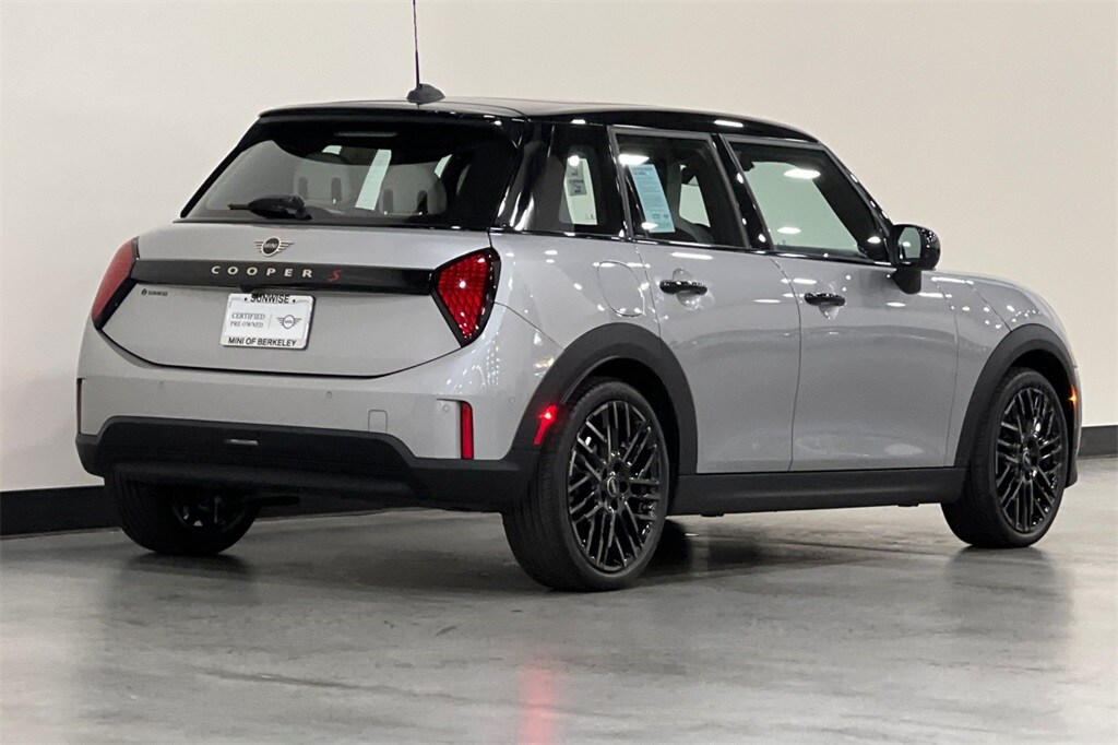 2025 Mini Cooper 4 Door Hardtop S photo 4