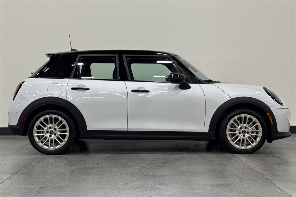 2025 Mini Cooper 4 Door Hardtop Signature photo 4