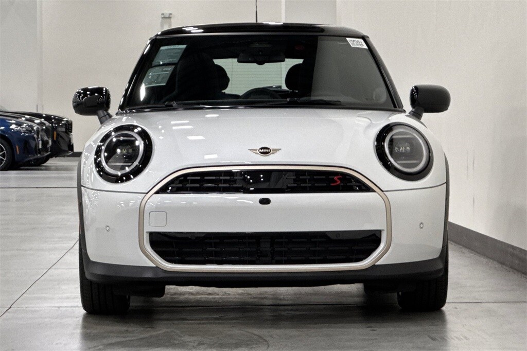 2025 Mini Cooper 2 Door Hardtop Iconic photo 3