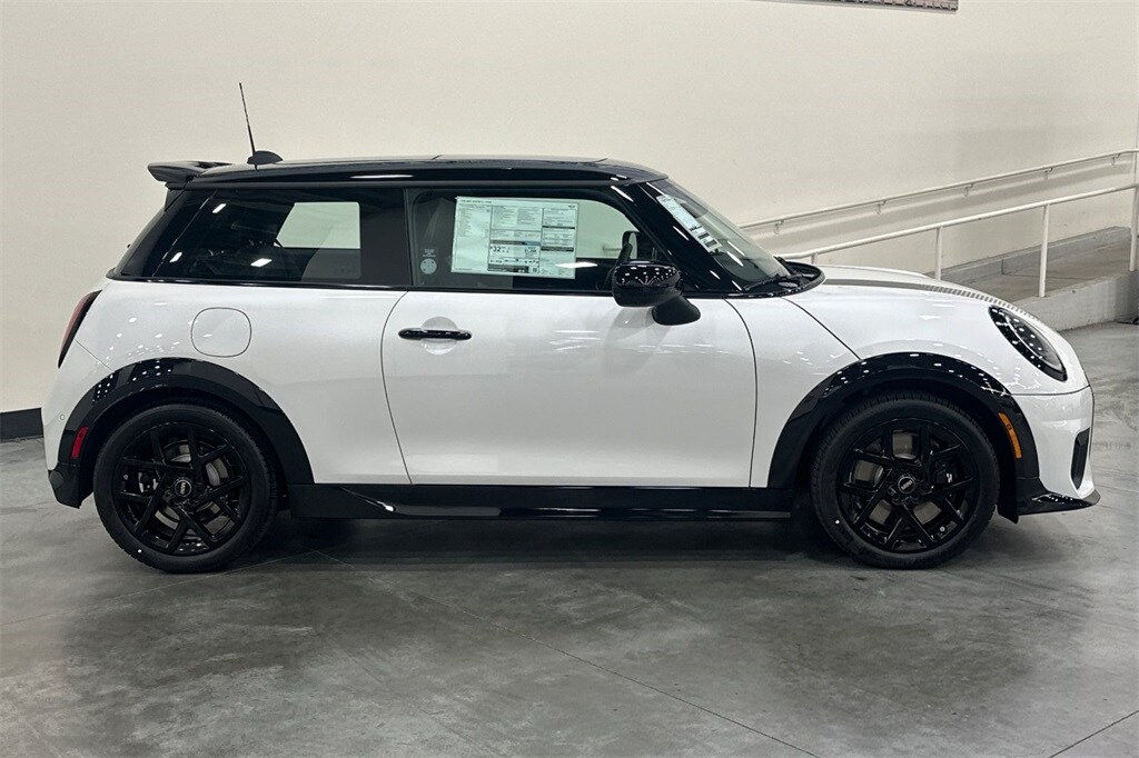 2026 Mini Cooper 2 Door Hardtop Iconic photo 3