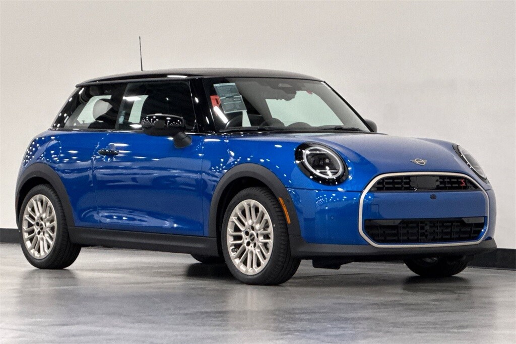 2025 Mini Cooper 2 Door Hardtop Iconic photo 2