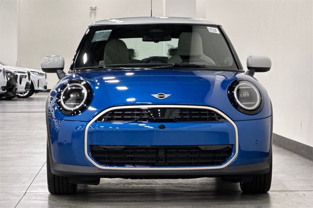 2025 Mini Cooper 2 Door Hardtop Iconic photo 3