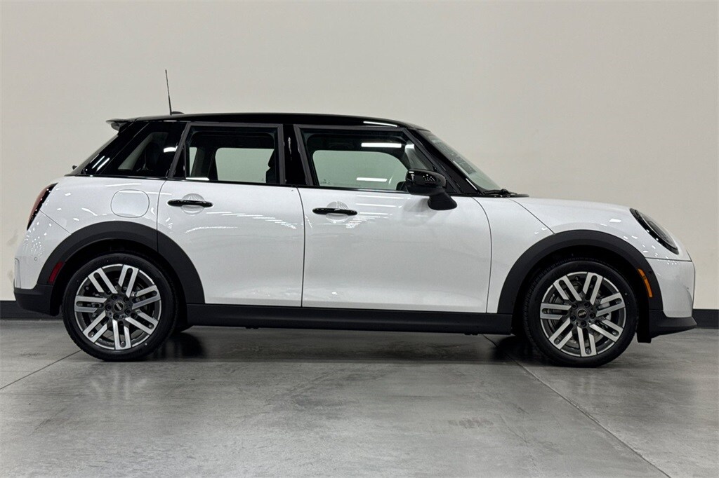 2025 Mini Cooper 4 Door Hardtop Signature photo 4