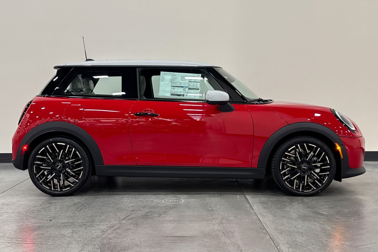 2025 Mini Cooper 2 Door Hardtop Signature photo 4