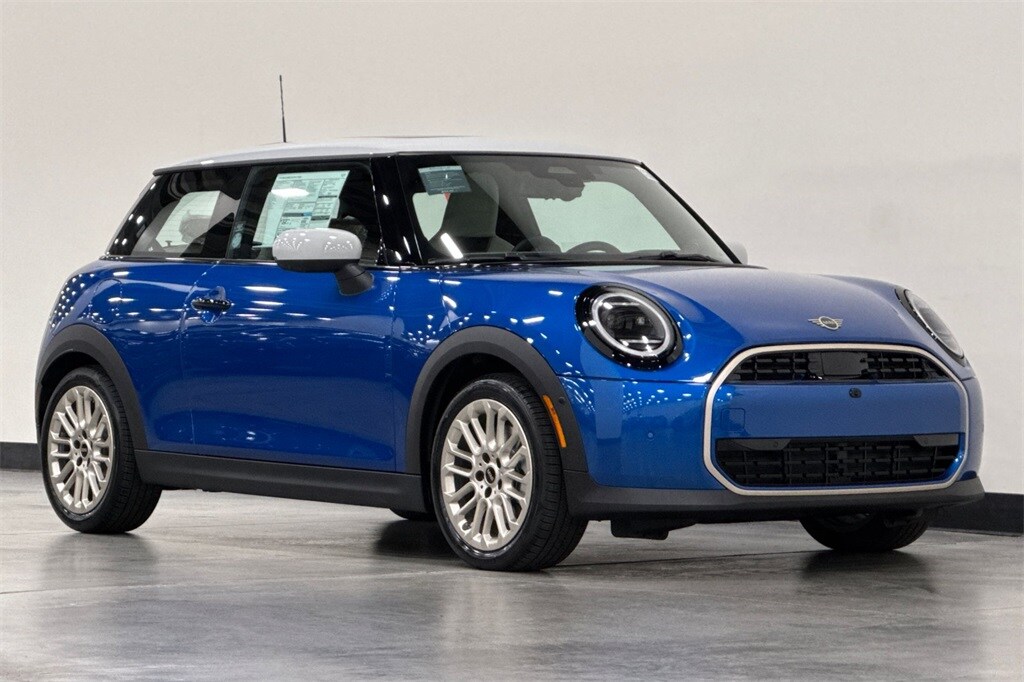 2025 Mini Cooper 2 Door Hardtop Iconic photo 2