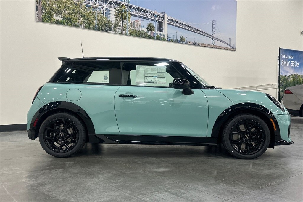 2026 Mini Cooper 2 Door Hardtop Iconic photo 4