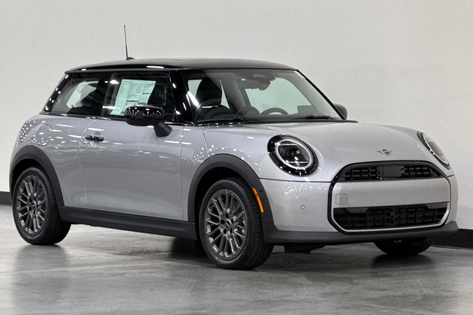2025 Mini Cooper 2 Door Hardtop Signature photo 2