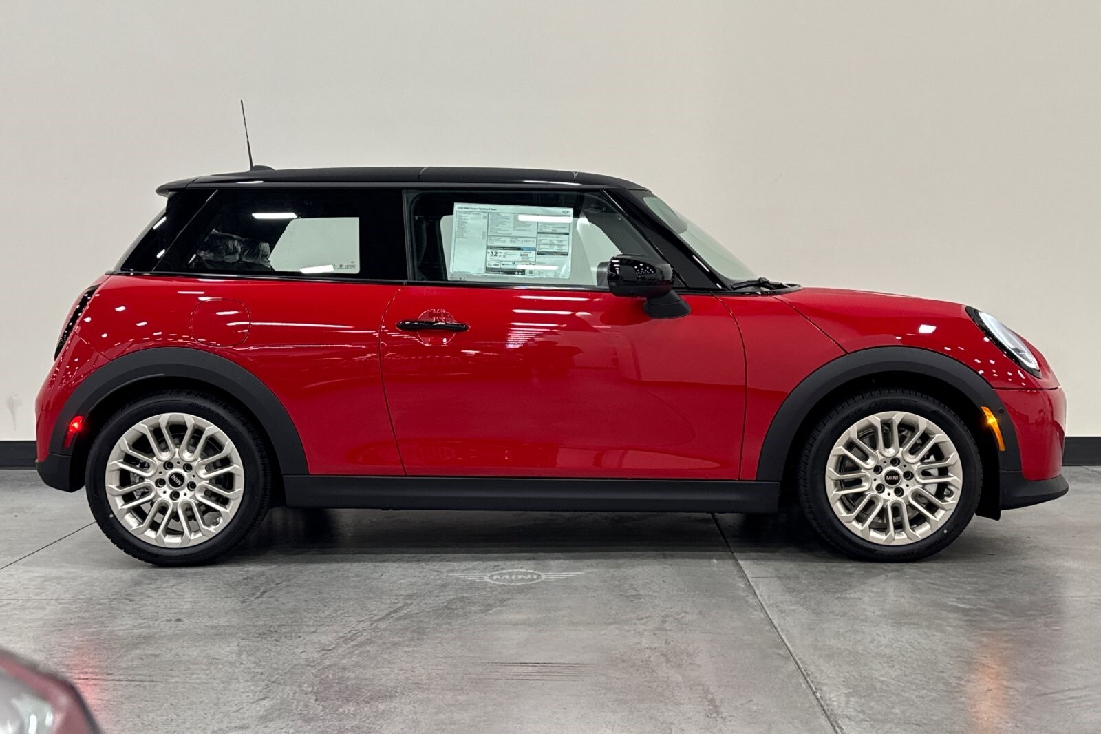 2025 Mini Cooper 2 Door Hardtop Iconic photo 4