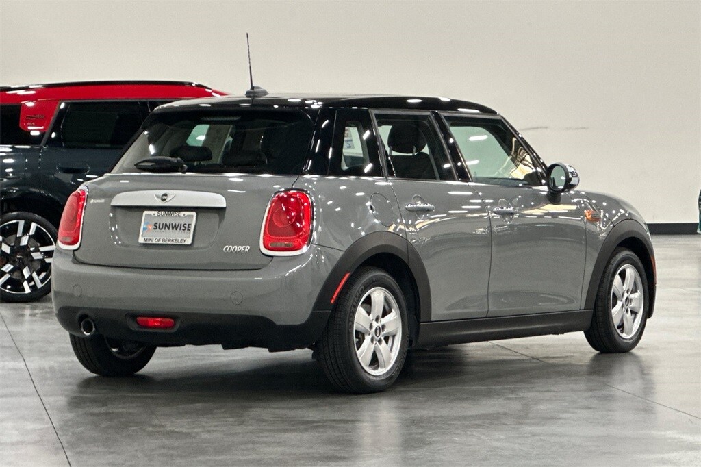 2015 Mini Cooper 4 Door Hardtop photo 4