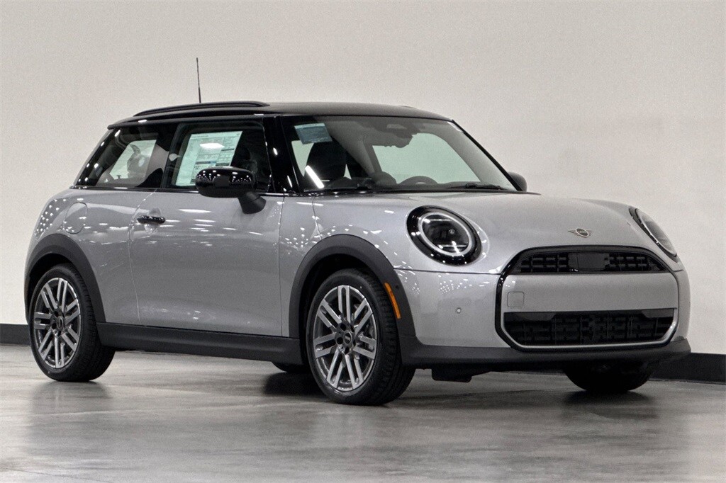 2025 Mini Cooper 2 Door Hardtop Signature photo 2