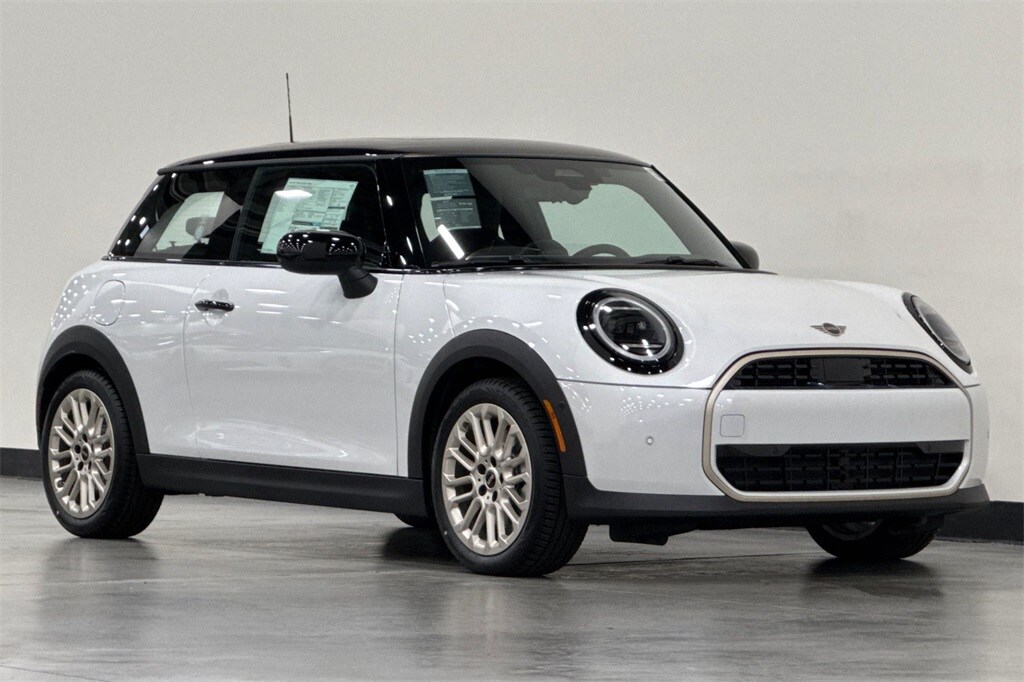 2025 Mini Cooper 2 Door Hardtop Signature photo 2