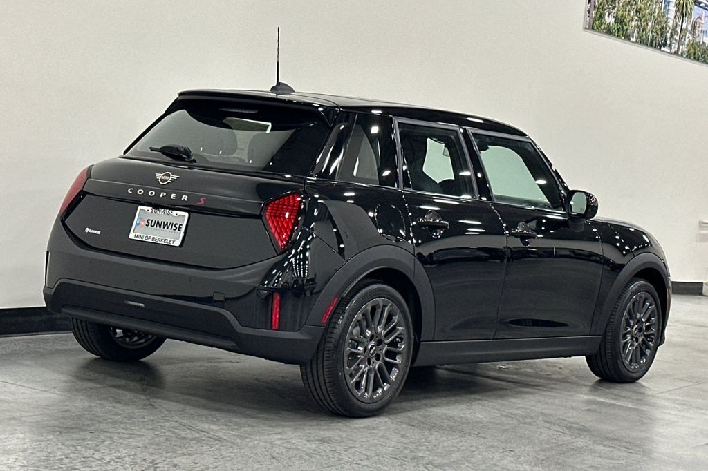 New 2026 MINI 4 Door Signature Plus Hatchback