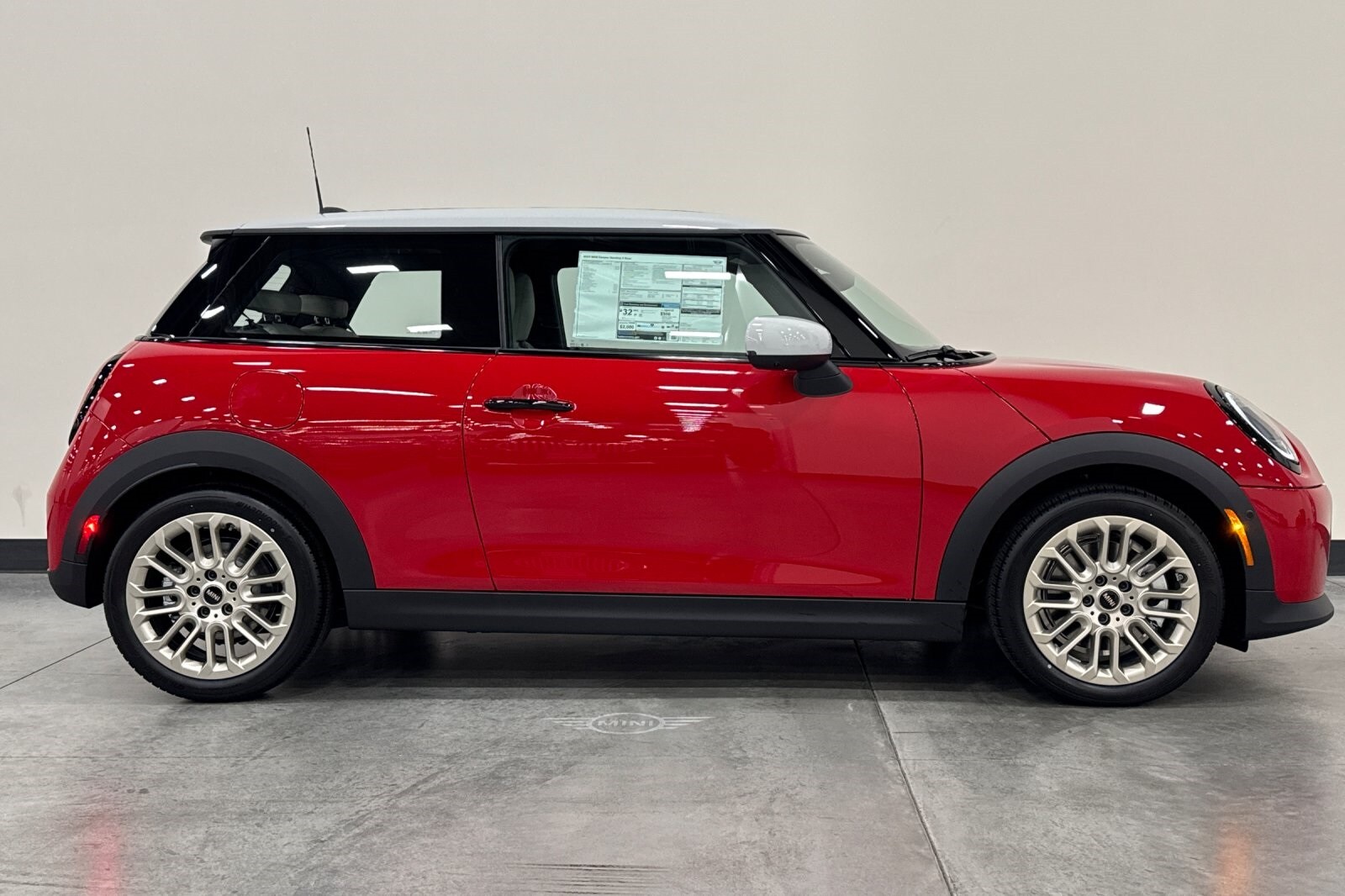 2025 Mini Cooper 2 Door Hardtop Iconic photo 4