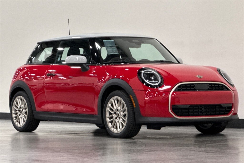 2025 Mini Cooper 2 Door Hardtop Signature photo 2