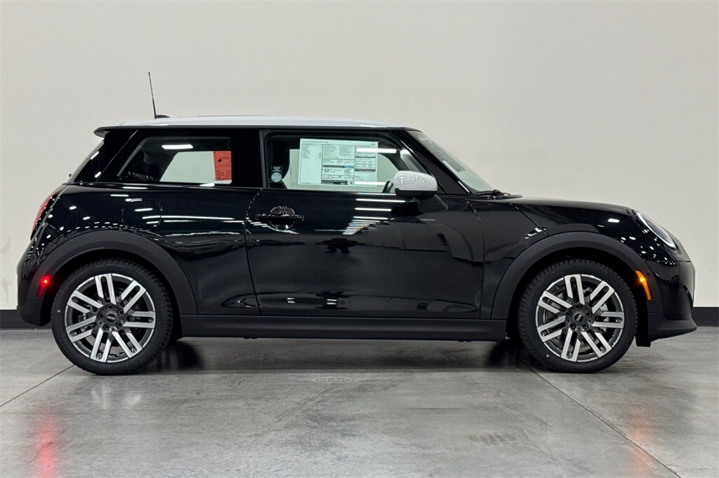 2025 Mini Cooper 2 Door Hardtop Signature photo 4