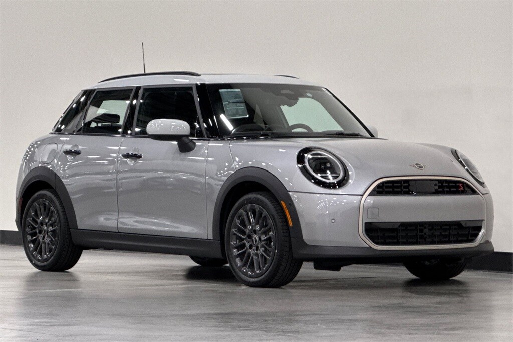 2025 Mini Cooper 4 Door Hardtop Signature photo 2