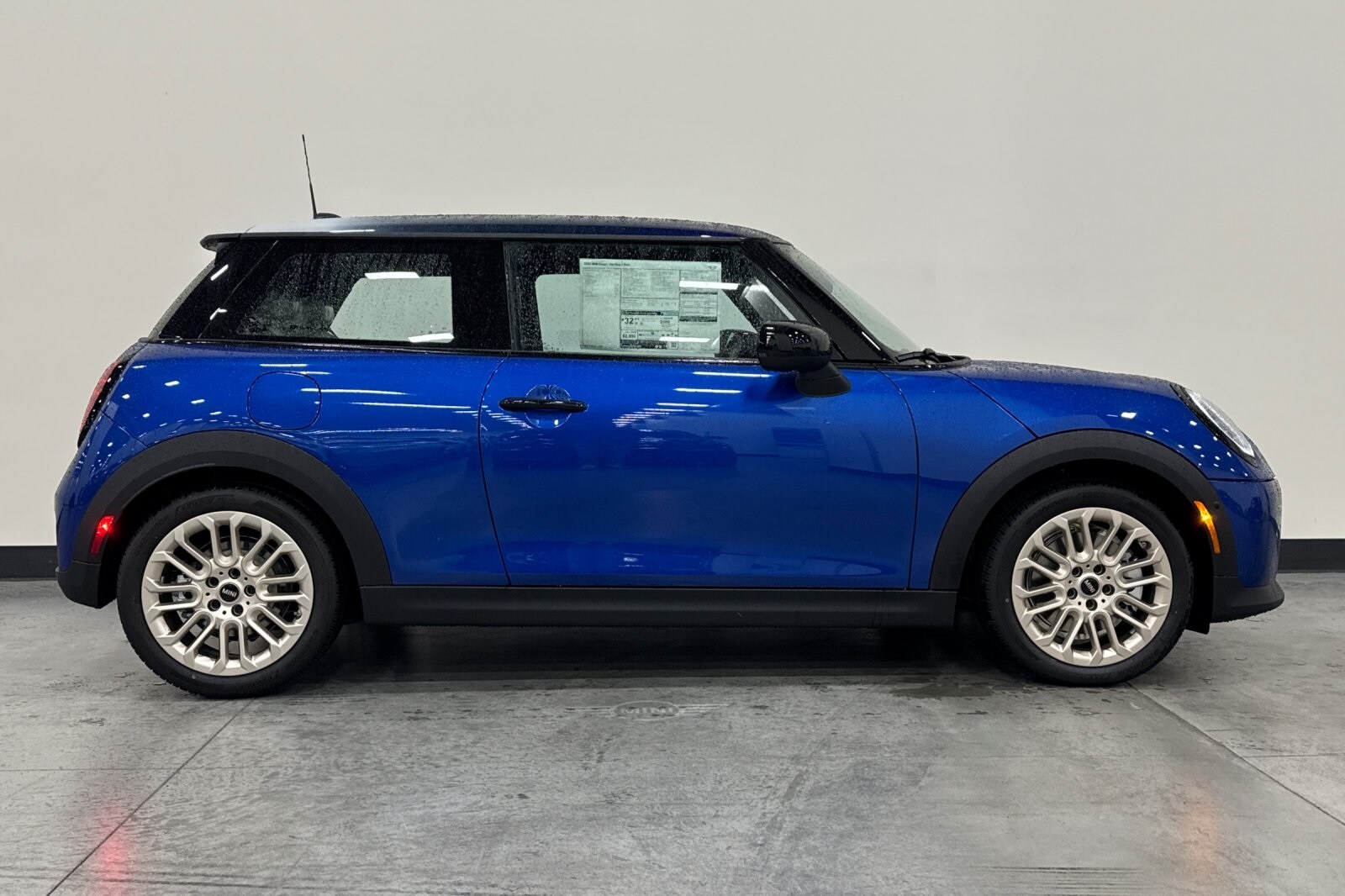 2025 Mini Cooper 2 Door Hardtop Signature photo 4
