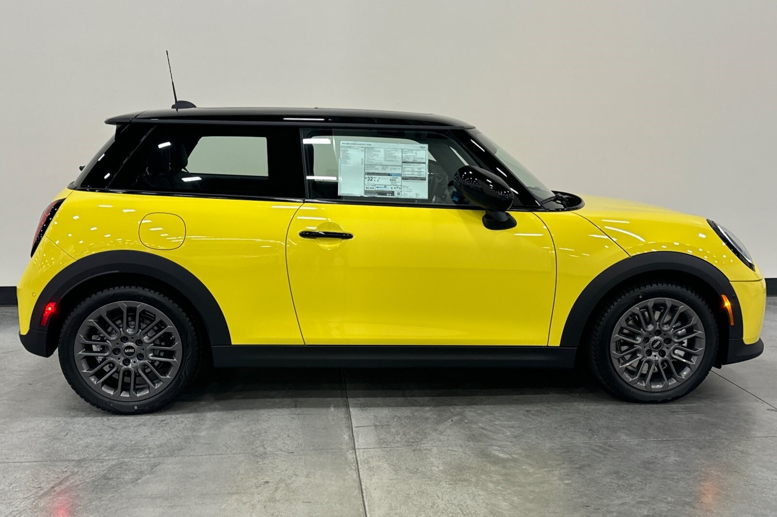 2025 Mini Cooper Signature photo 4
