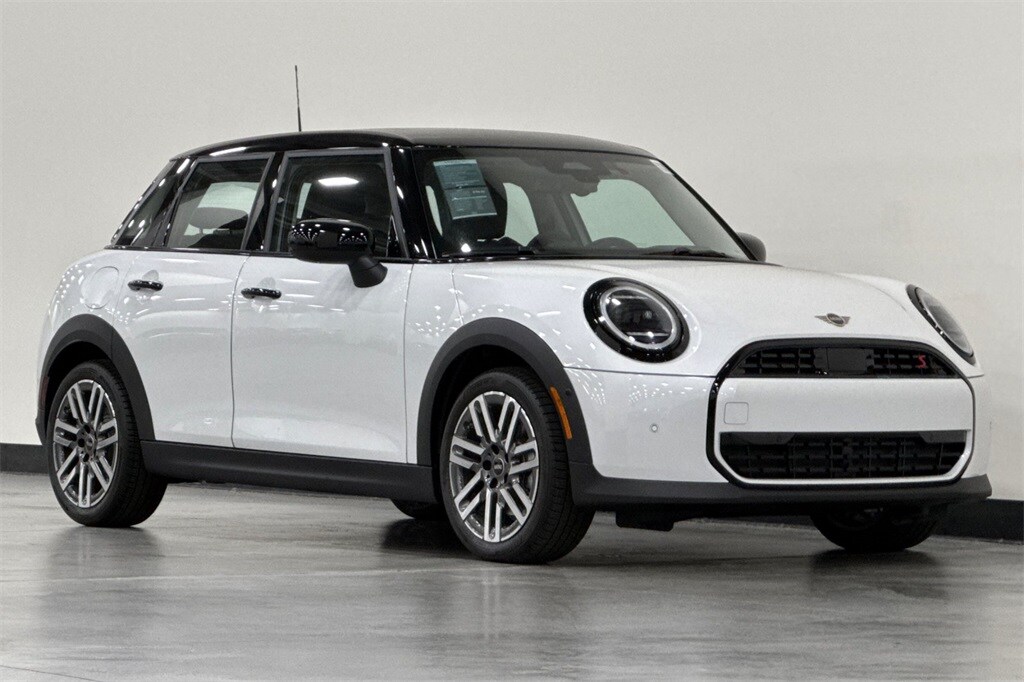 2025 Mini Cooper 4 Door Hardtop Signature photo 2