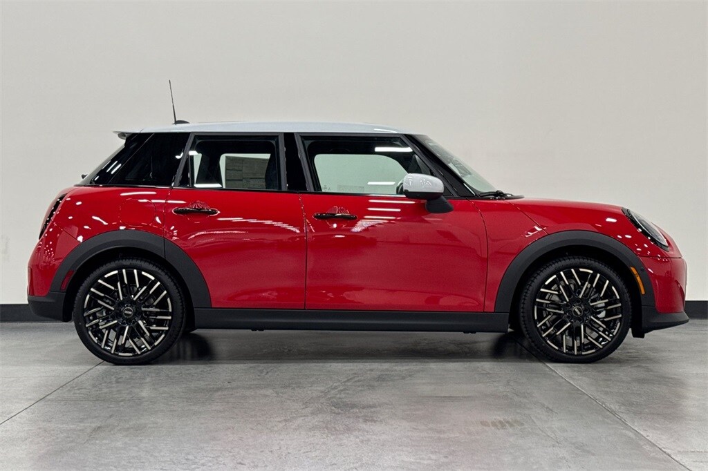 2025 Mini Cooper 4 Door Hardtop Iconic photo 4