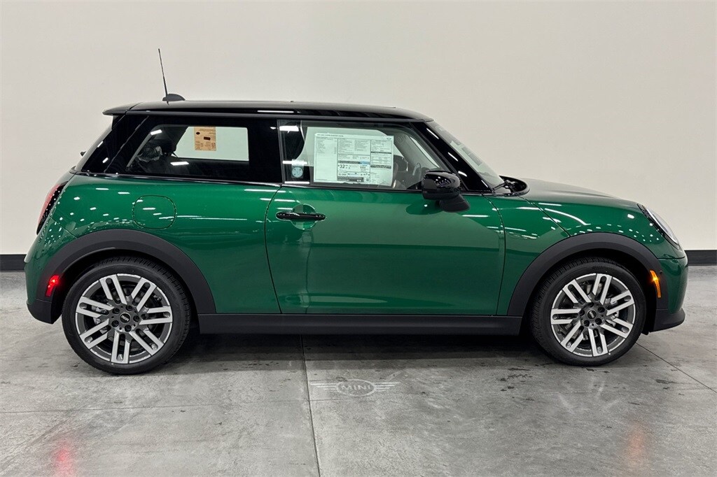 2025 Mini Cooper 2 Door Hardtop Signature photo 4