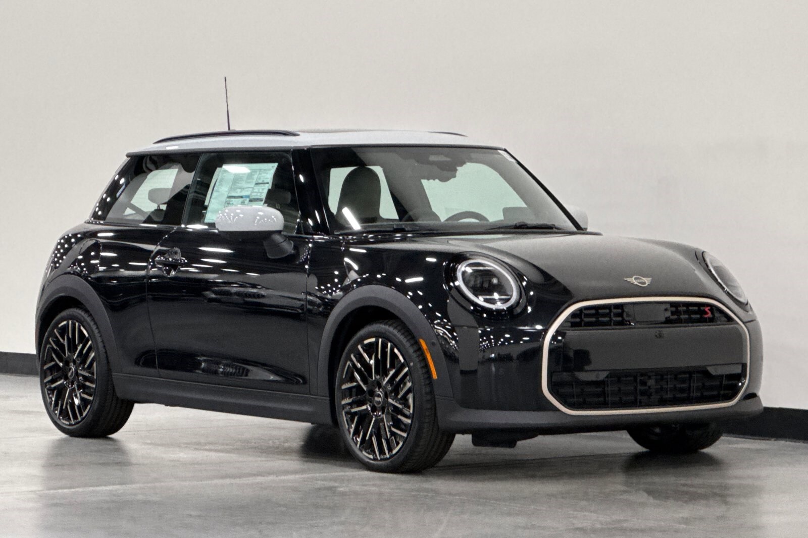 2025 Mini Cooper 2 Door Hardtop Iconic photo 2