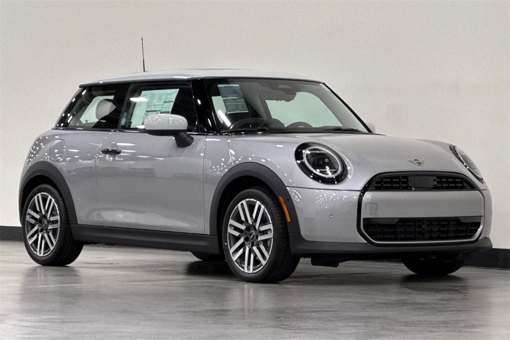 2025 Mini Cooper 2 Door Hardtop Signature photo 2