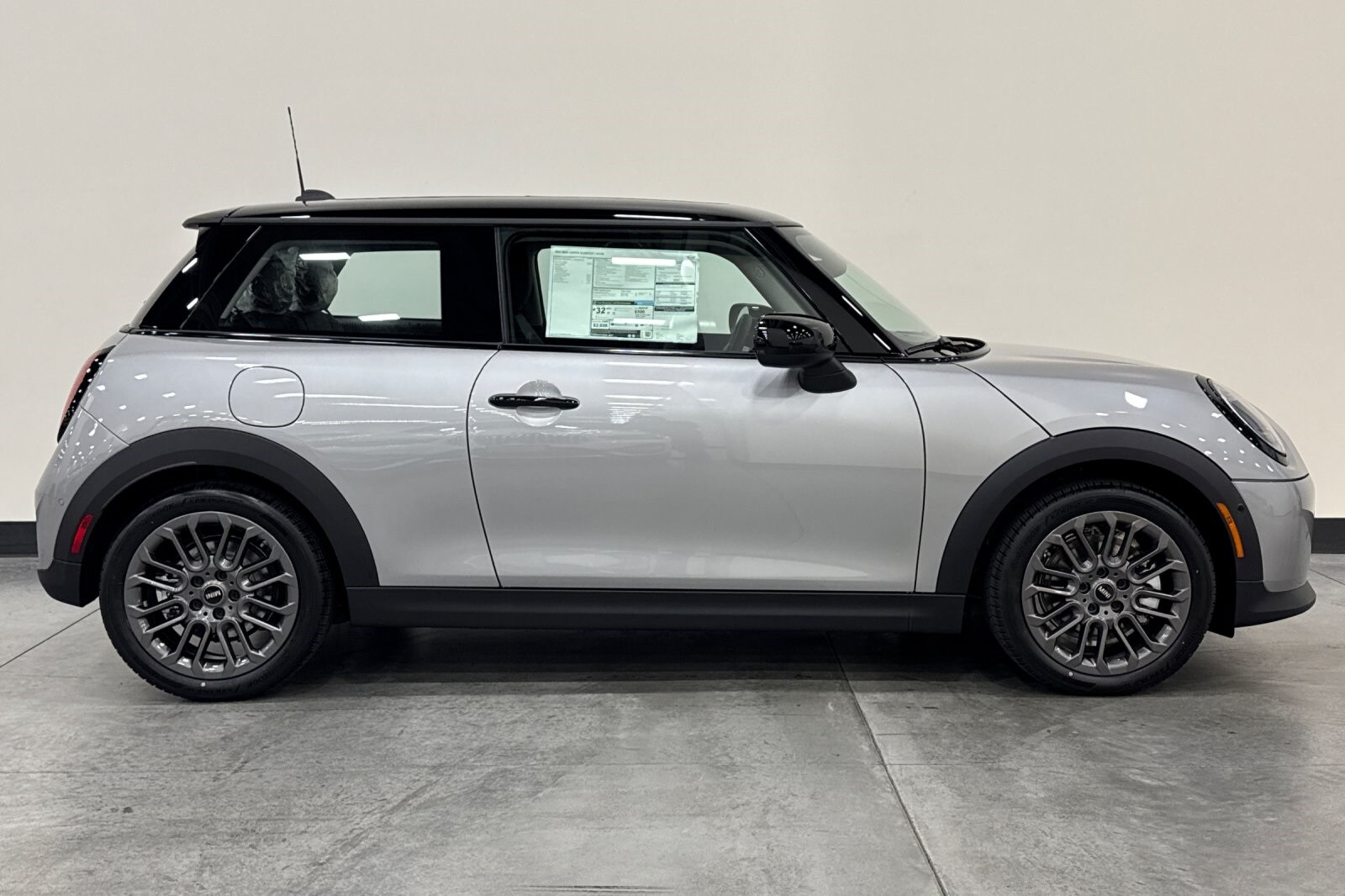 2025 Mini Cooper 2 Door Hardtop Signature photo 4