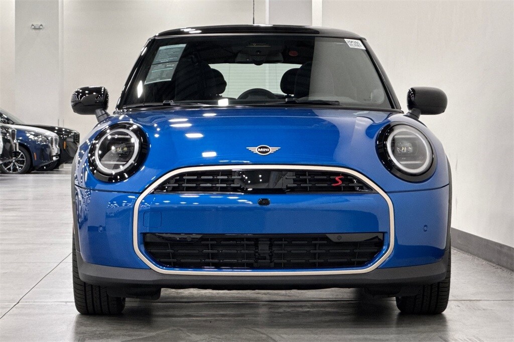 2025 Mini Cooper 2 Door Hardtop Iconic photo 3