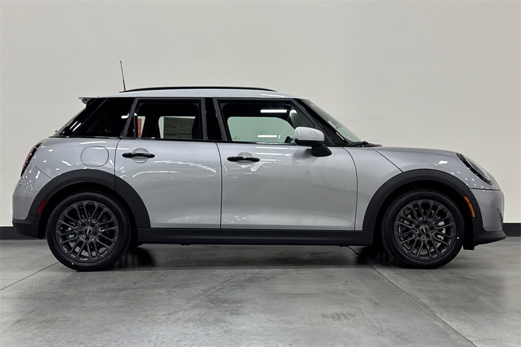 2025 Mini Cooper 4 Door Hardtop Signature photo 4