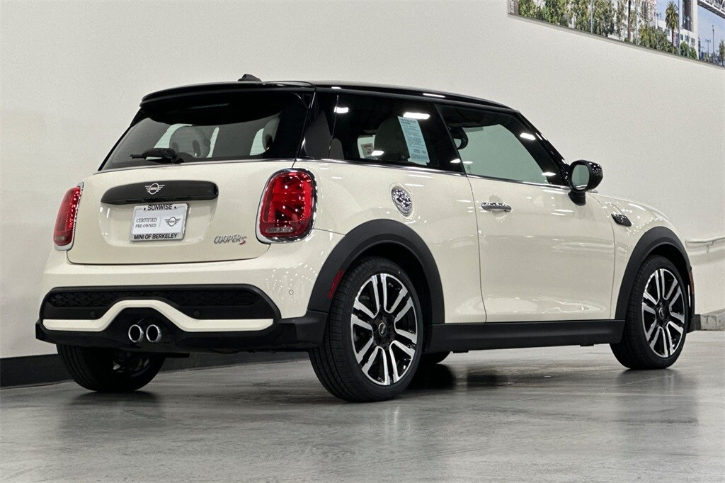 2023 Mini Cooper 2 Door Hardtop S Iconic photo 3