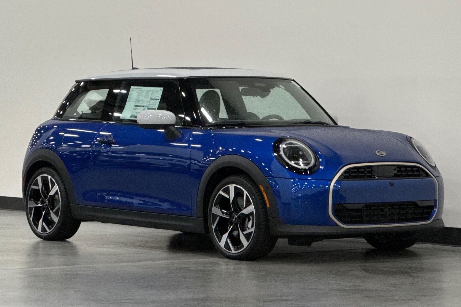 2025 Mini Cooper 2 Door Hardtop Iconic photo 2