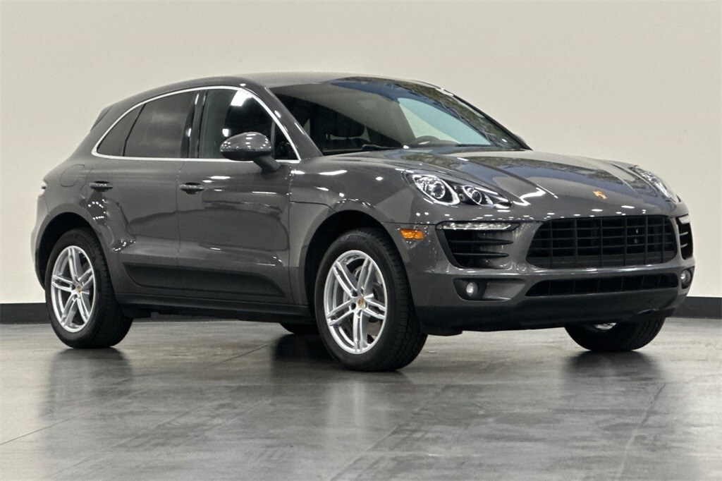 2015 Porsche Macan S photo 2