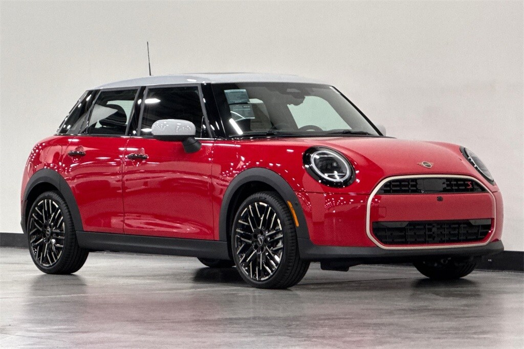 2025 Mini Cooper 4 Door Hardtop Iconic photo 2
