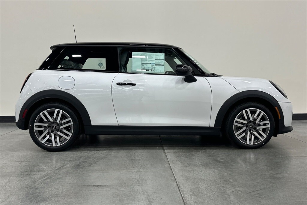 2026 Mini Cooper 2 Door Hardtop Oxford Edition photo 4