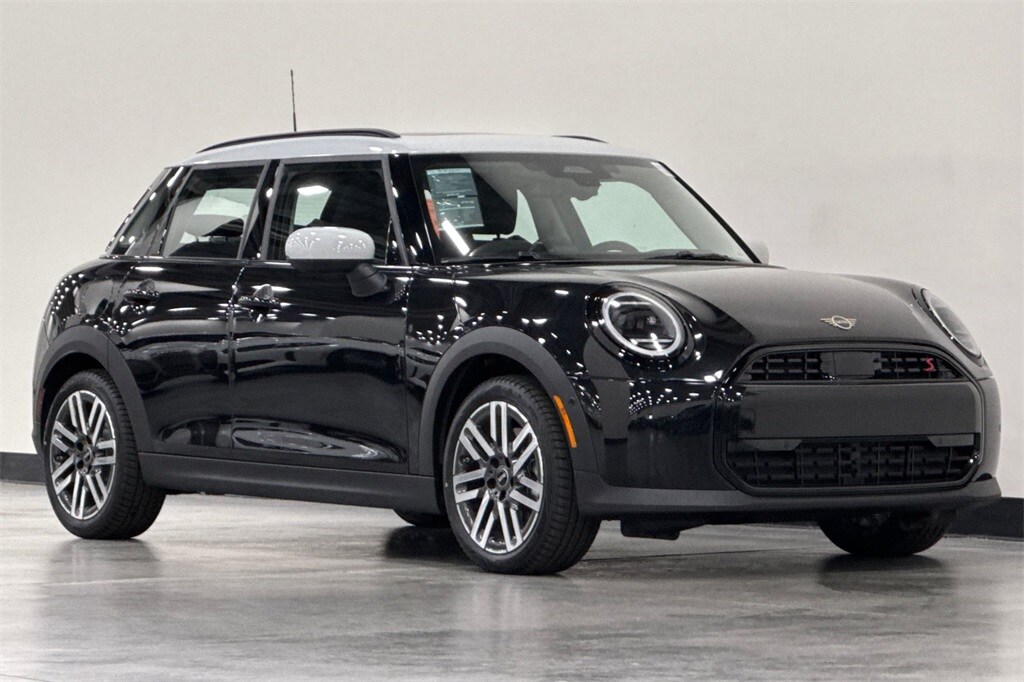2025 Mini Cooper 4 Door Hardtop Signature photo 2