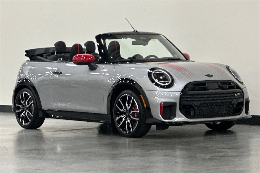 2025 Mini Cooper Convertible Iconic photo 2