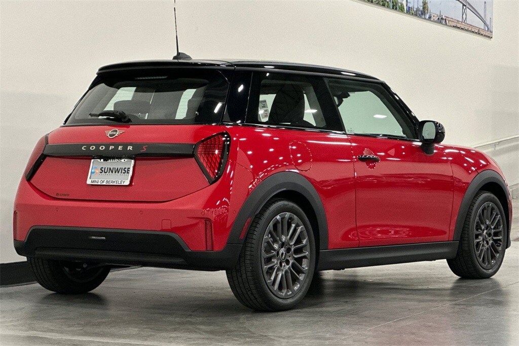 2025 Mini Cooper 2 Door Hardtop Signature photo 4