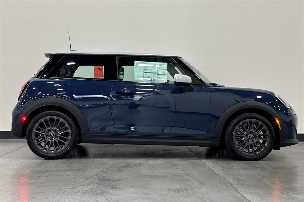 2025 Mini Cooper 2 Door Hardtop Signature photo 4