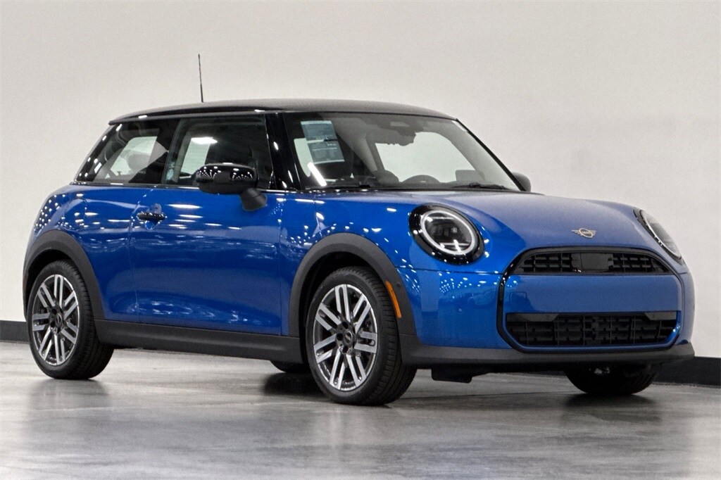 2025 Mini Cooper 2 Door Hardtop Signature photo 2