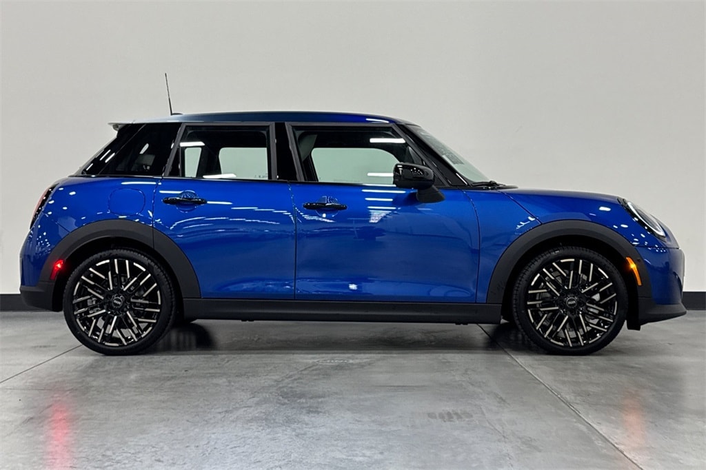 2025 Mini Cooper 4 Door Hardtop Signature photo 4