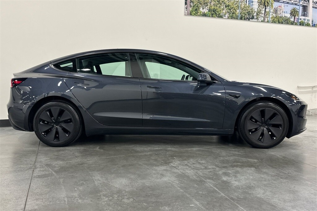 2025 Tesla Model 3 Long Range photo 3