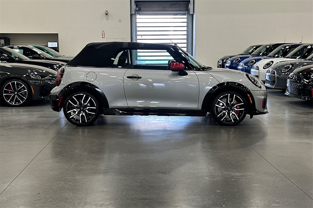 2025 Mini Cooper Convertible Iconic photo 3