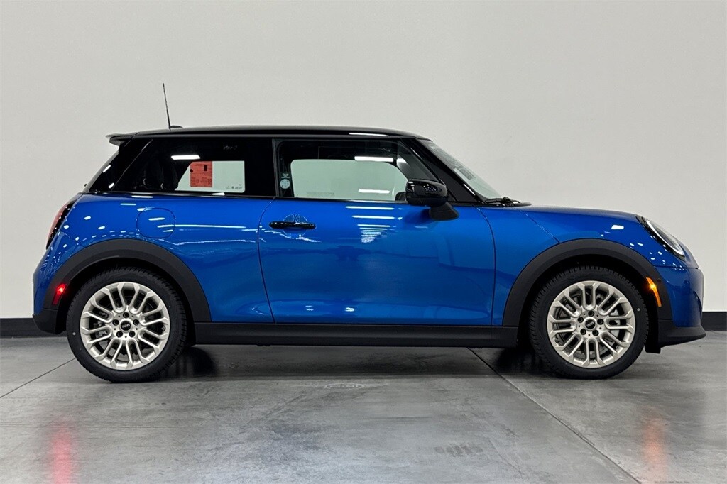 2025 Mini Cooper 2 Door Hardtop Iconic photo 4