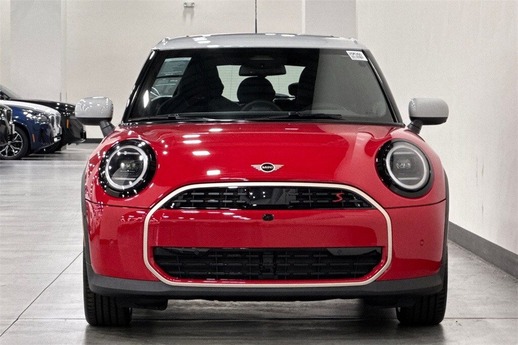 2025 Mini Cooper 4 Door Hardtop Iconic photo 3